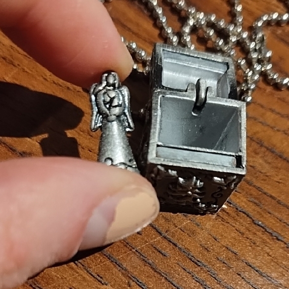 Elegant Silver Floral Pendant Necklace With Box Containing Angel Inside - Picture 4 of 10